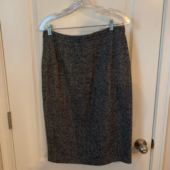 Italian Ladies Suit - Picture 2 of 8